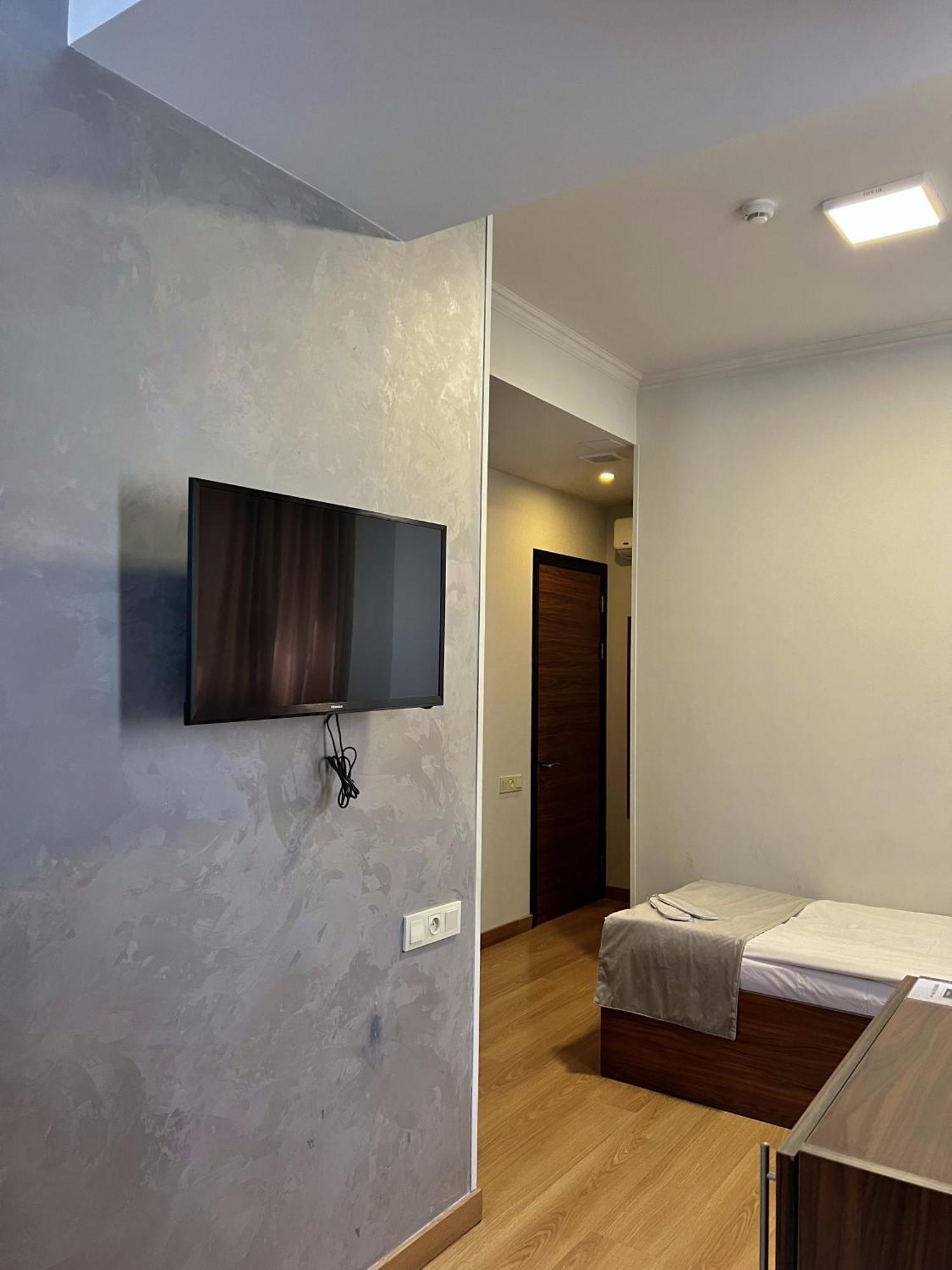 Mashtots Hotel Jerevan Eksteriør billede