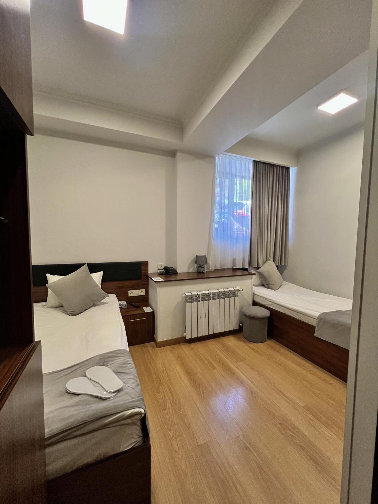 Mashtots Hotel Jerevan Eksteriør billede