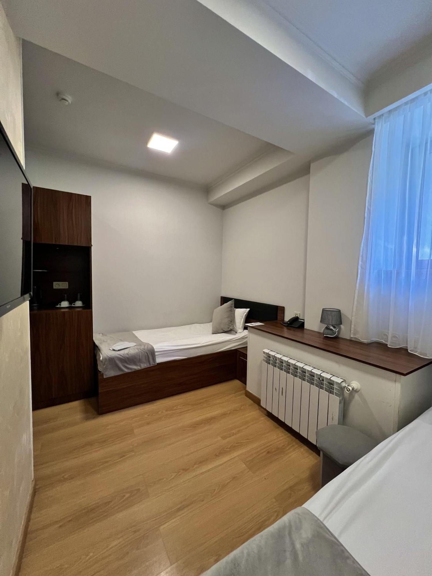 Mashtots Hotel Jerevan Eksteriør billede
