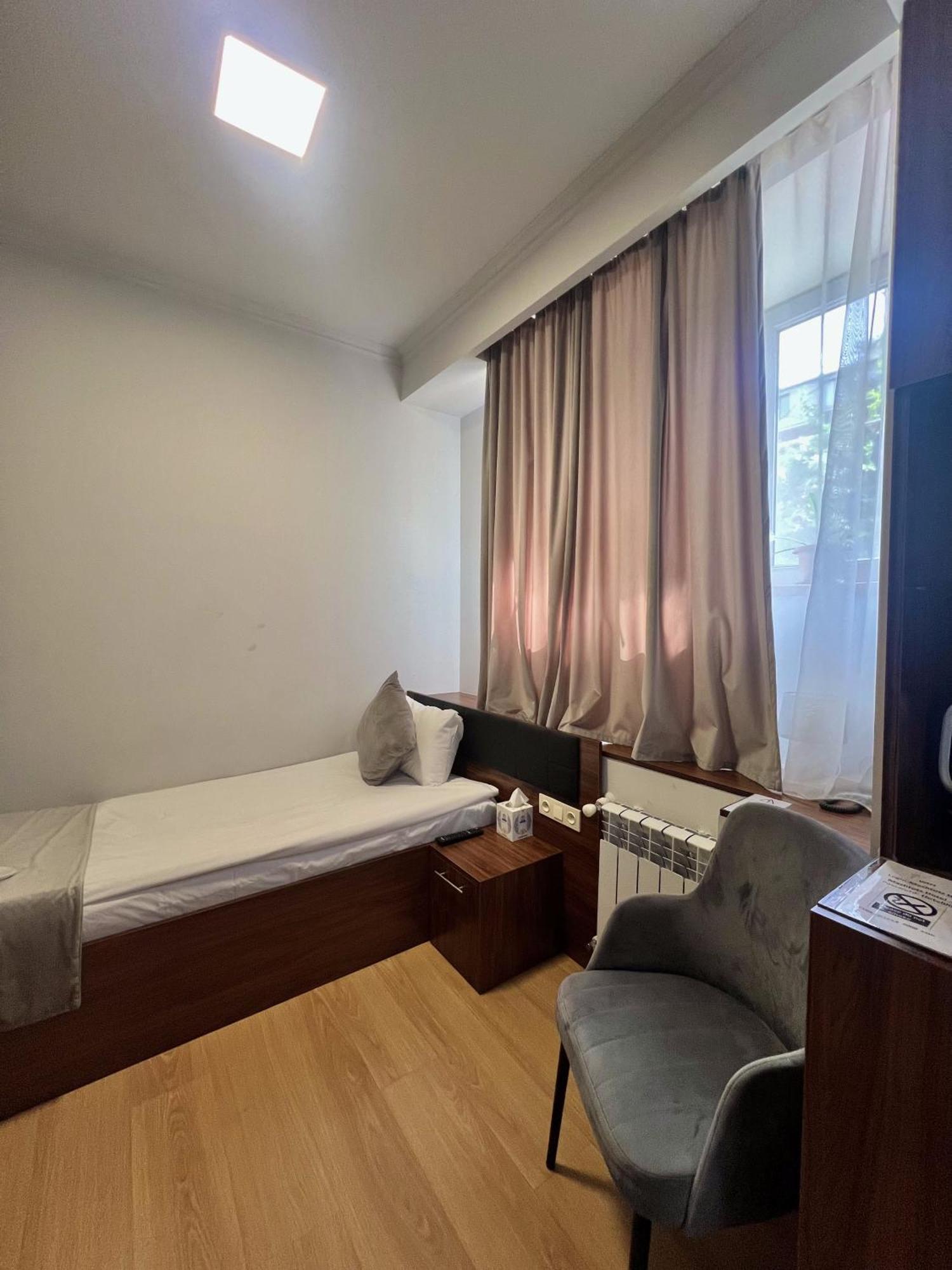 Mashtots Hotel Jerevan Eksteriør billede