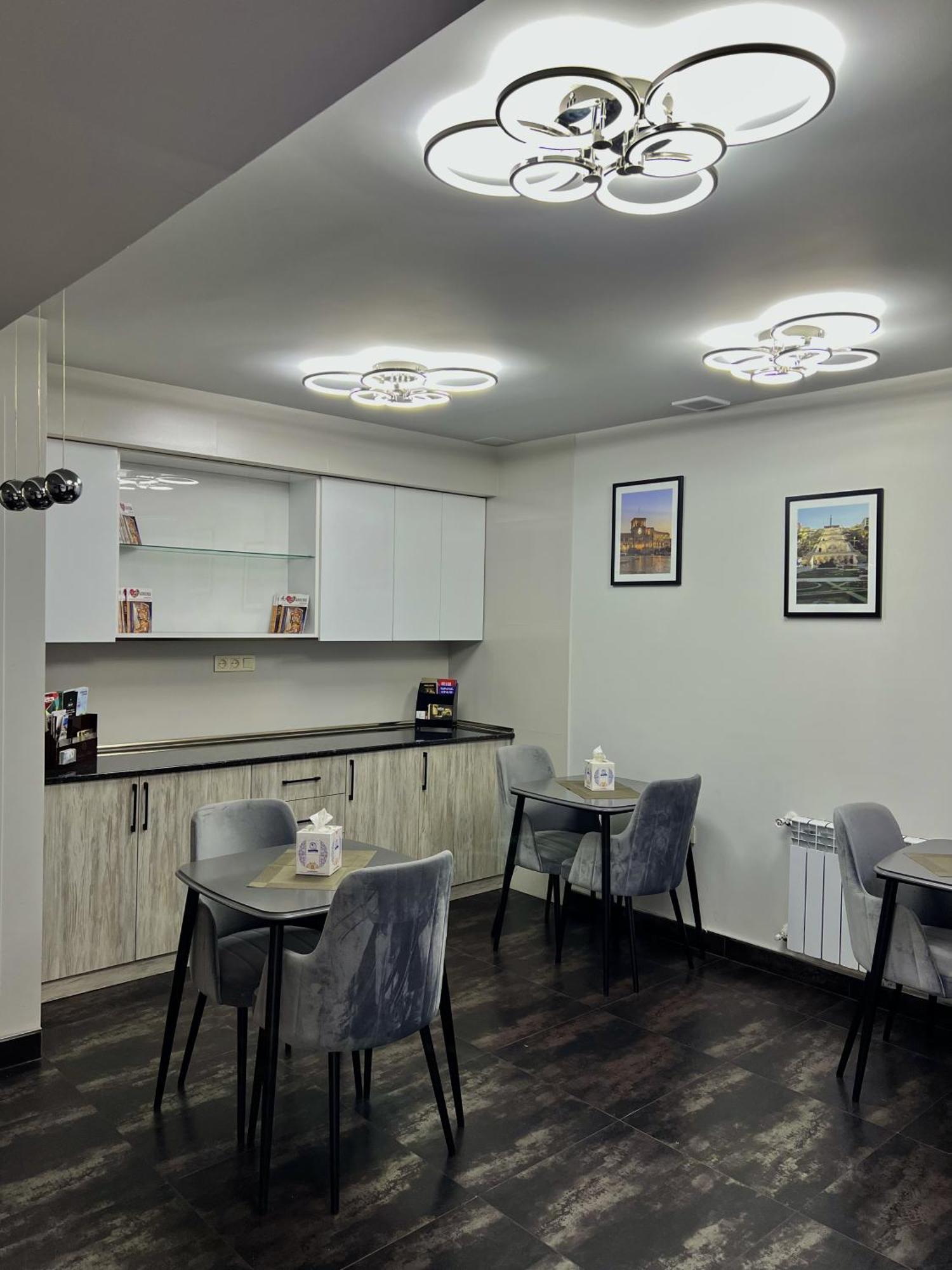 Mashtots Hotel Jerevan Eksteriør billede