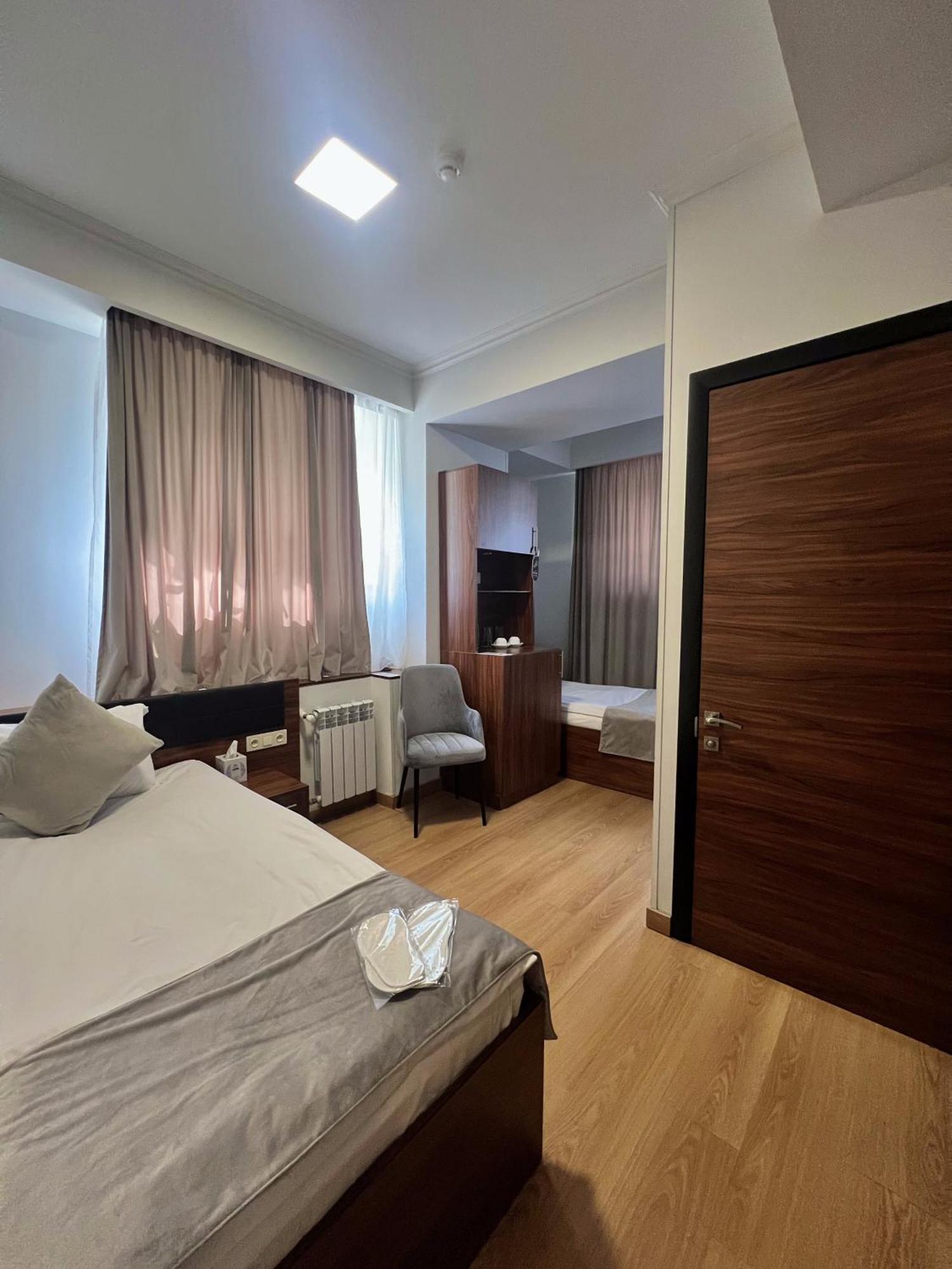 Mashtots Hotel Jerevan Eksteriør billede