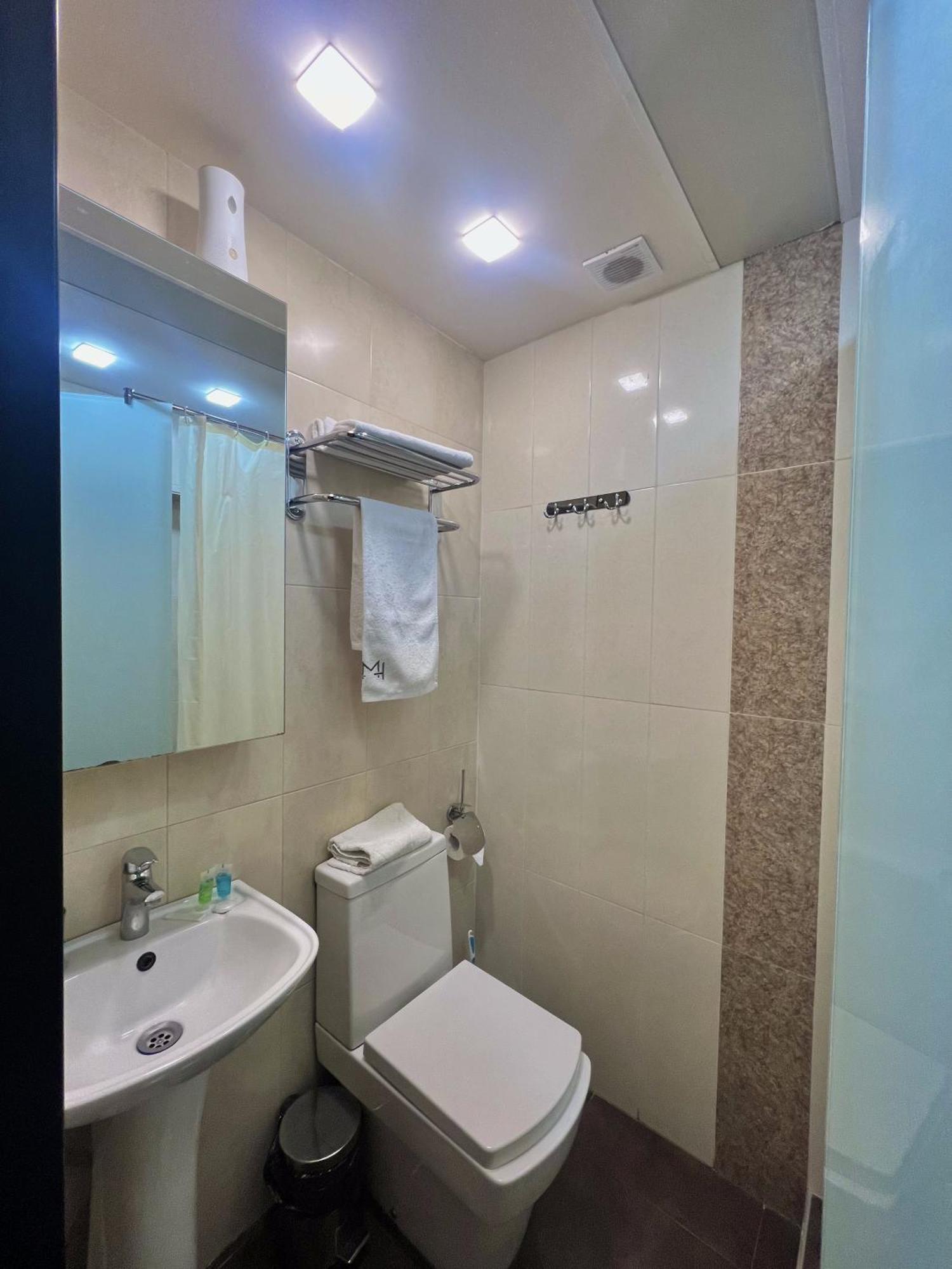 Mashtots Hotel Jerevan Eksteriør billede
