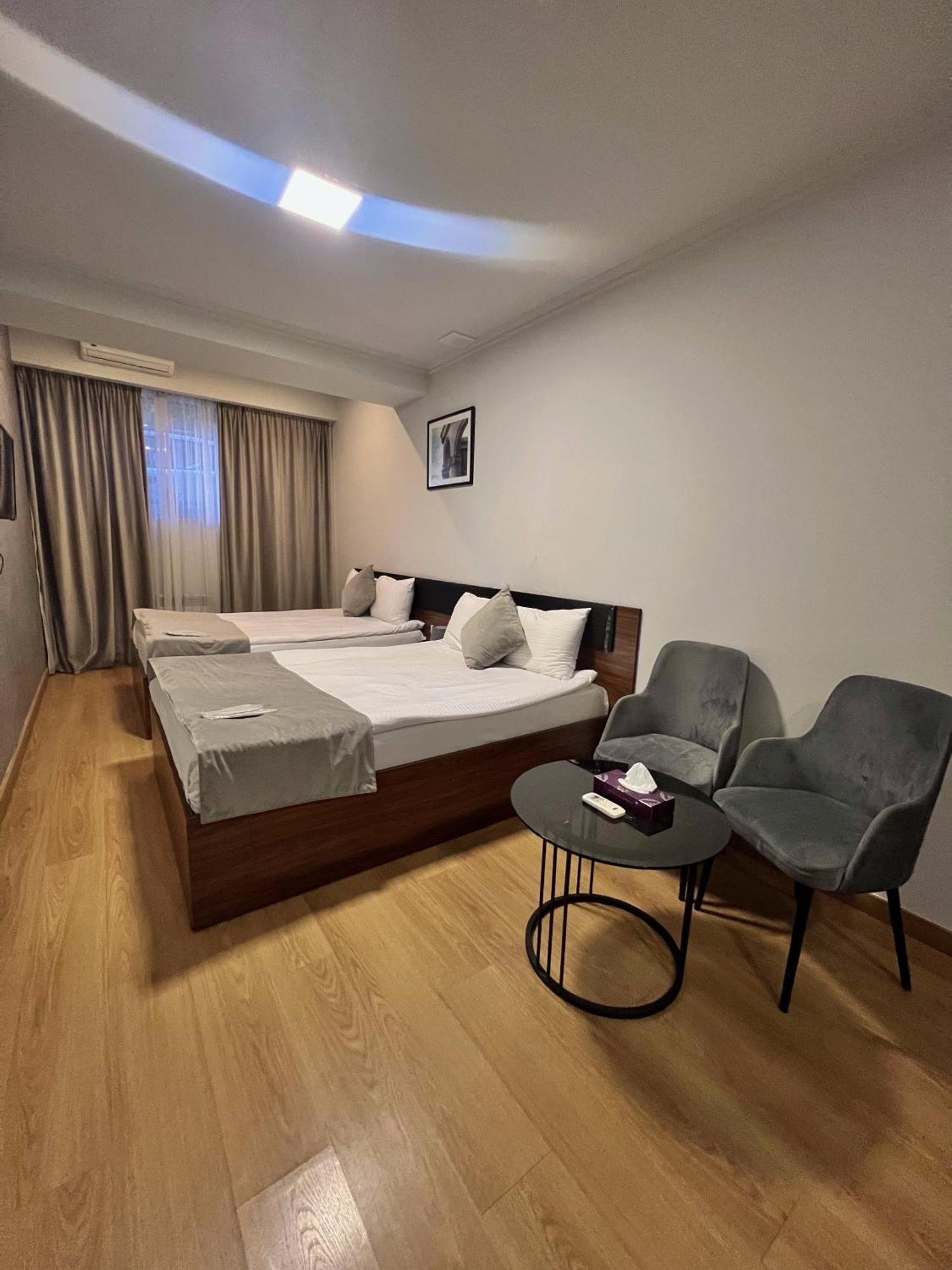 Mashtots Hotel Jerevan Eksteriør billede