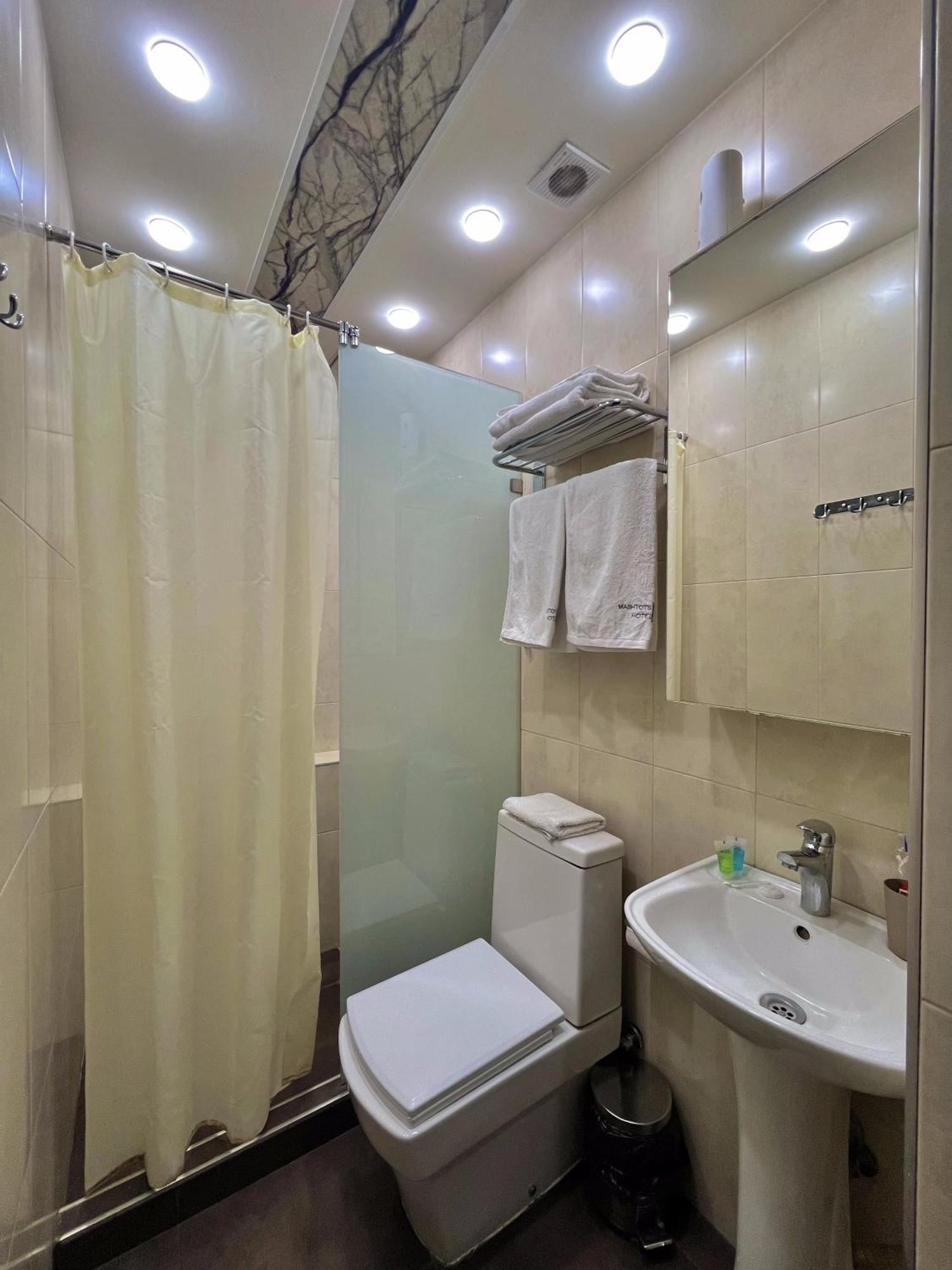 Mashtots Hotel Jerevan Eksteriør billede
