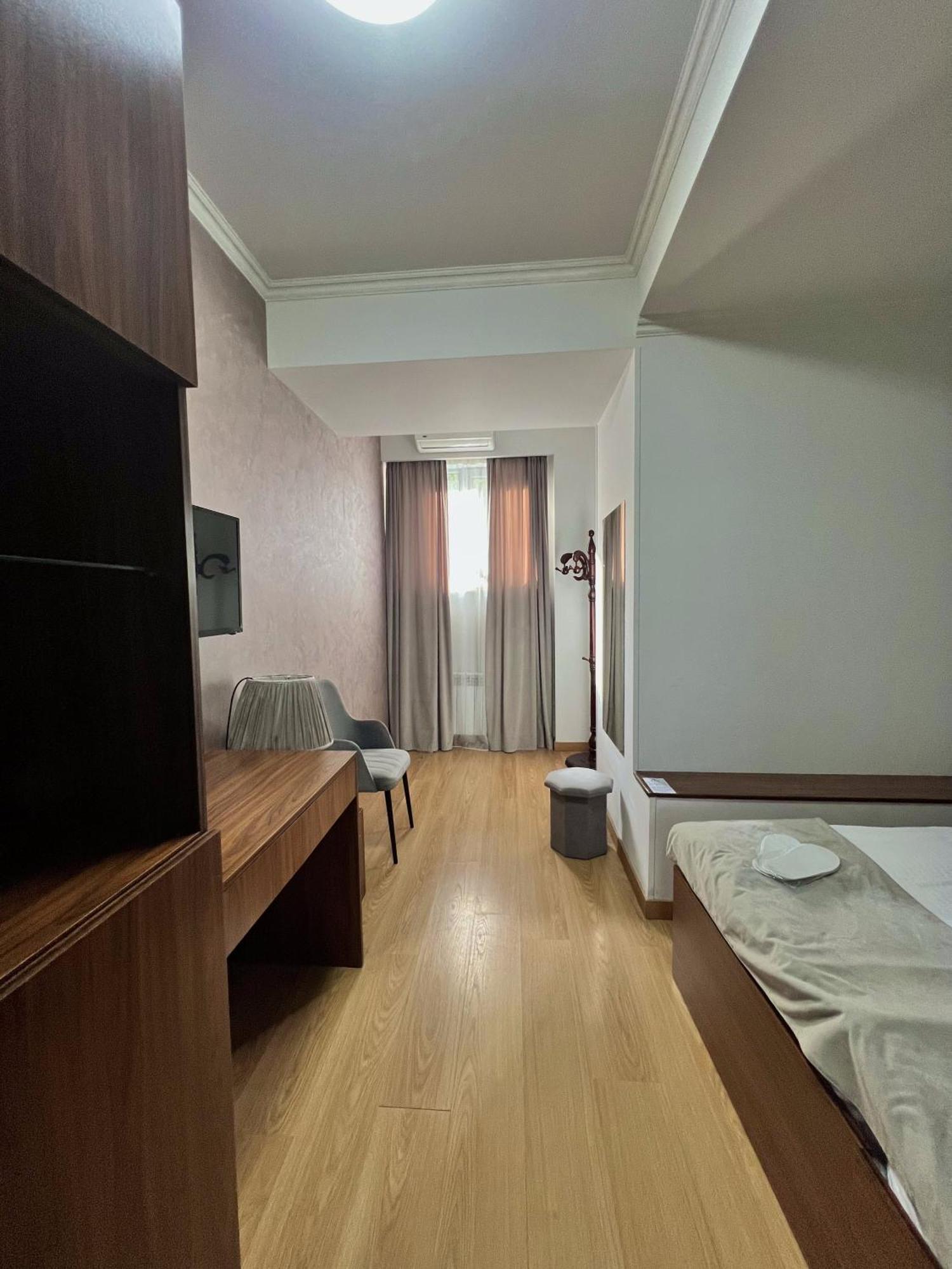 Mashtots Hotel Jerevan Eksteriør billede