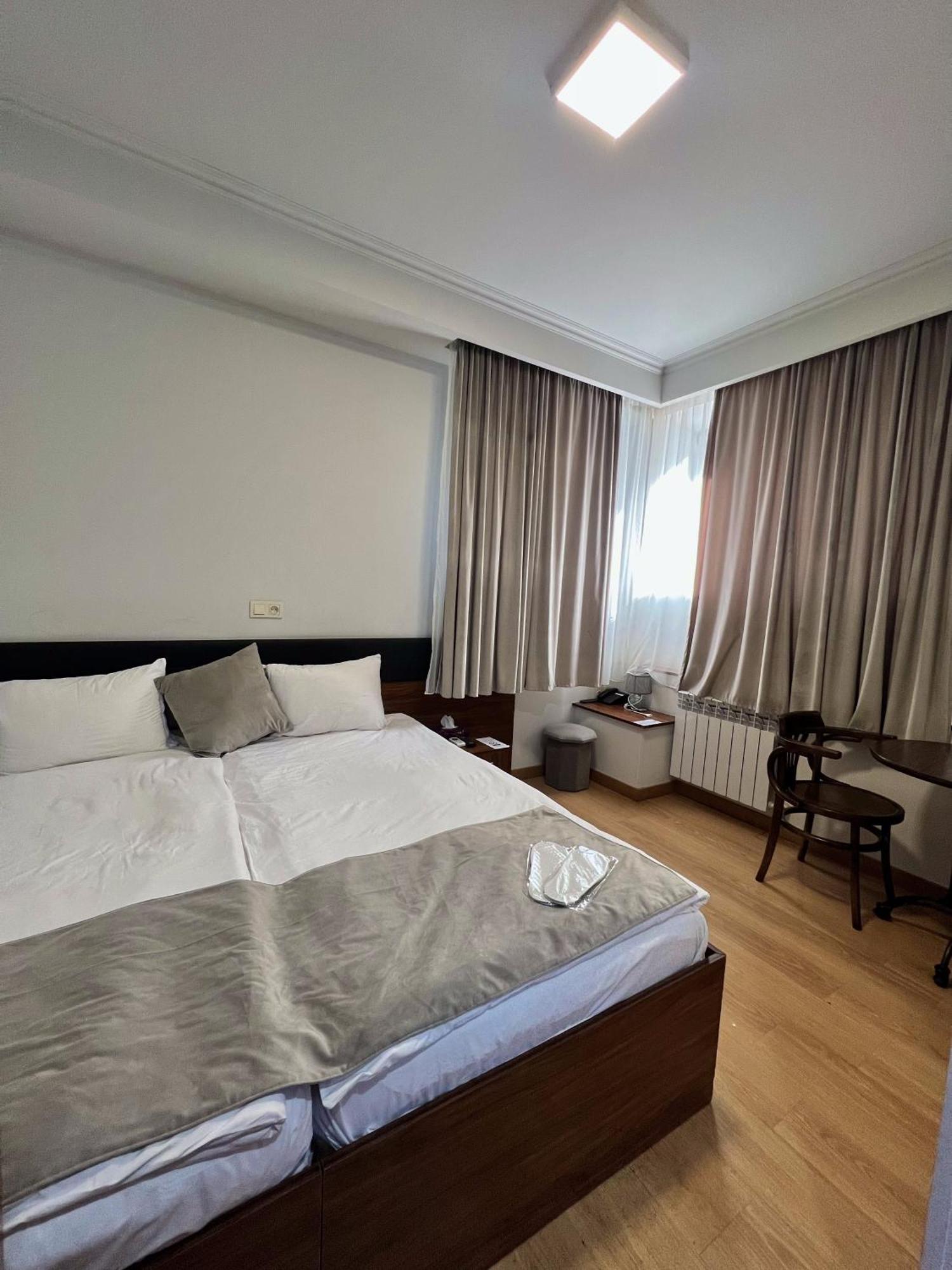 Mashtots Hotel Jerevan Eksteriør billede