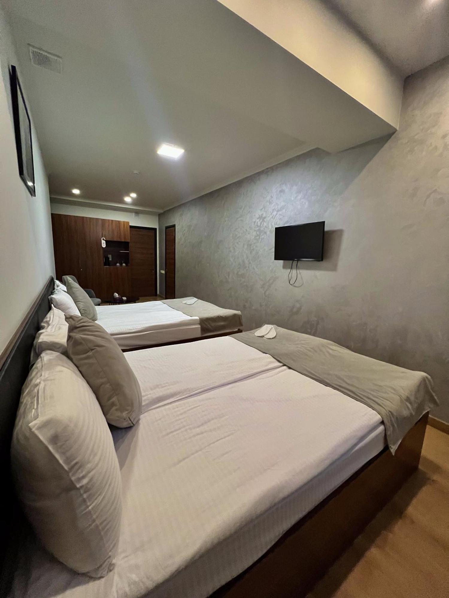Mashtots Hotel Jerevan Eksteriør billede