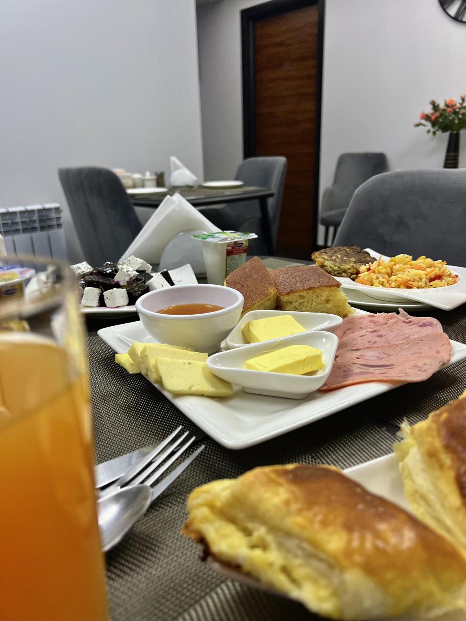 Mashtots Hotel Jerevan Eksteriør billede